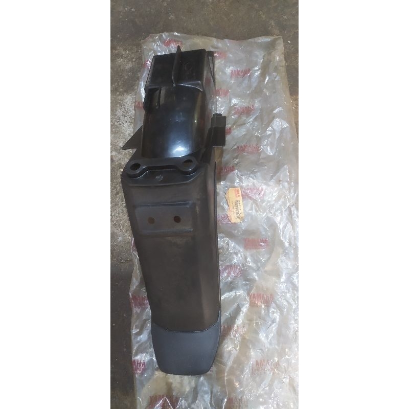 Spakbor Belakang Yamaha Force 1 Fiz Fiz R original Nos