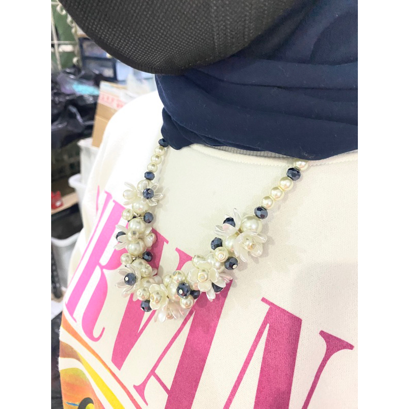 Kalung Mutiara Kelopak Bunga / Kalung mewah / Kalung viral / Kalung hijab friendly / Kalung kondangan / Aksesoris gaun / Necklace / Kalung mutiara wanita / Kalung handmade