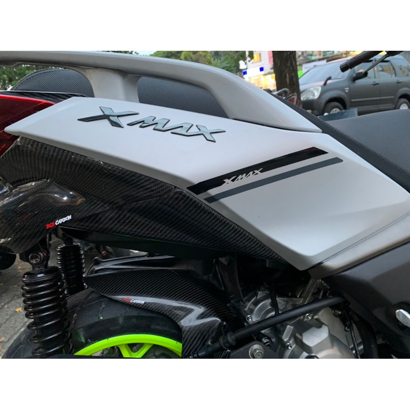 Hugger carbon kevlar New xmax 250 conected