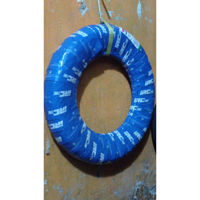 Ban r10 vespa merk IRC 3.50-10 4PR