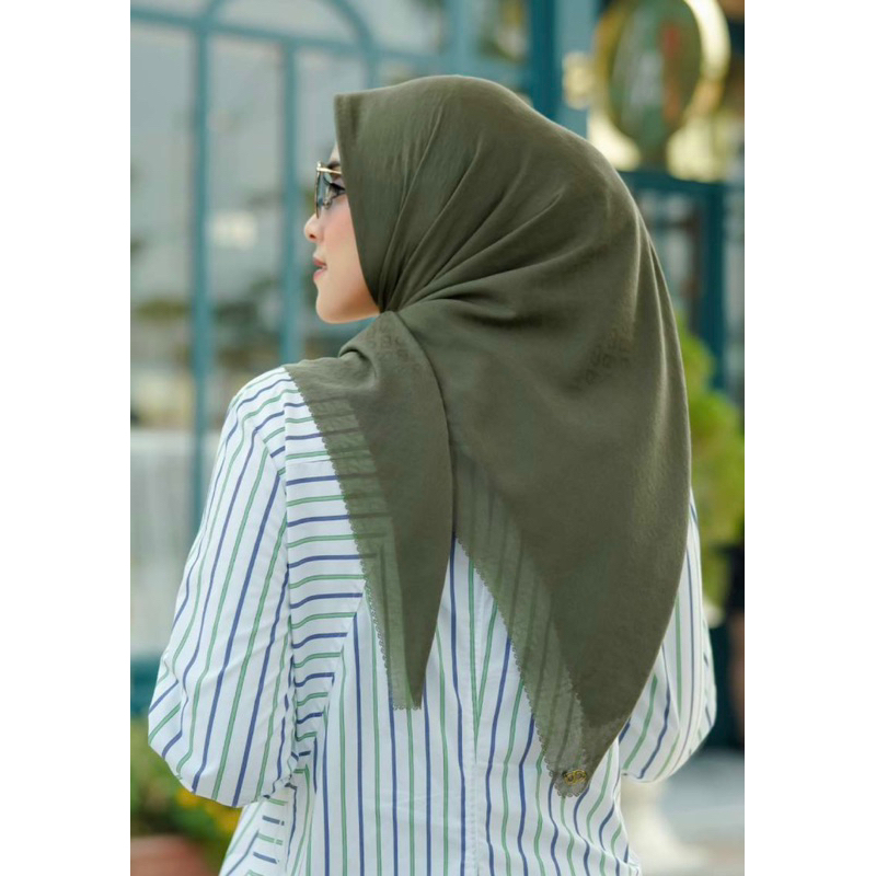 NEW Buttonscarves Tapis Embossed Kale