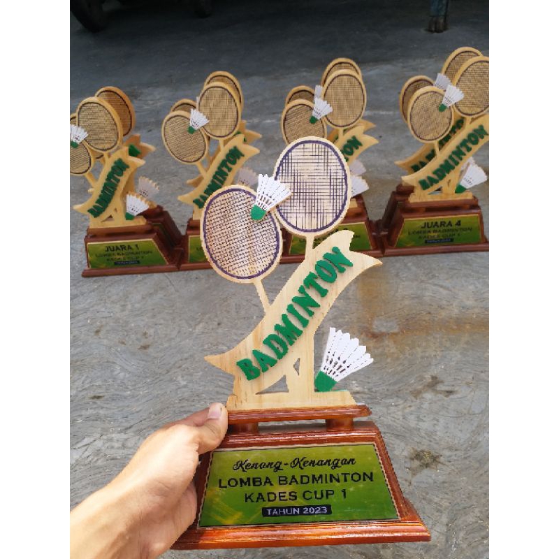 piala badminton/piala kayu /piala lomba/piala ukur