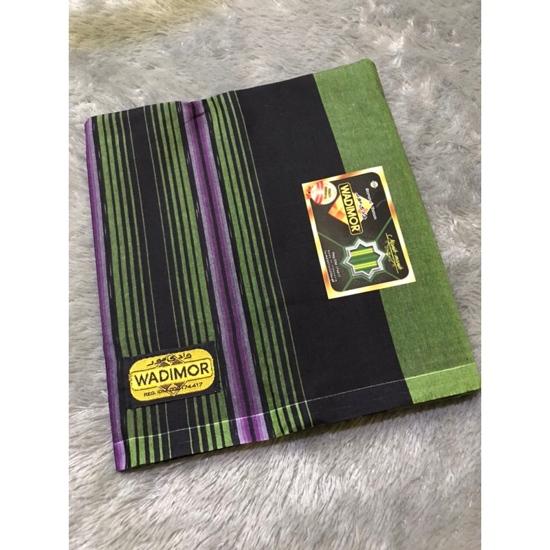 Sarung wadimor motif manik manik.