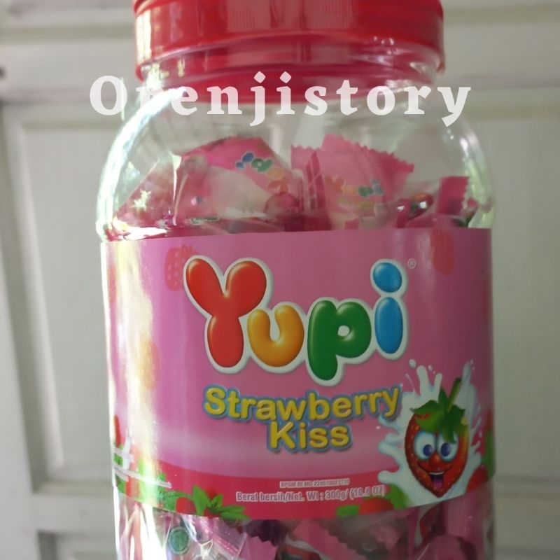 

Yupi toples 300gr / Yupi Stawberry Kiss jajan lebaran permen viral parcel natal