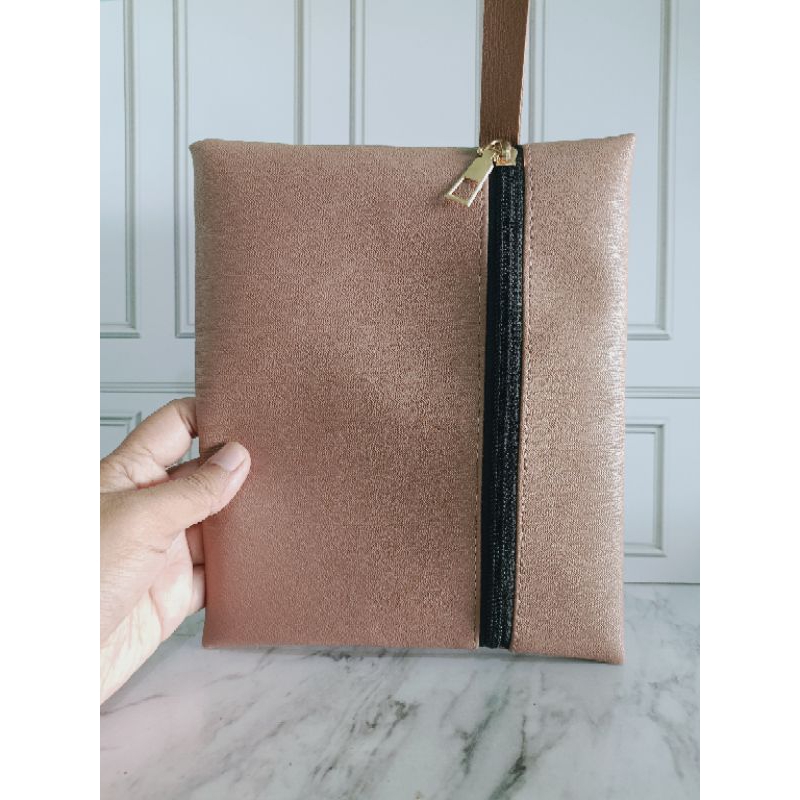 Souvenir Pernikahan Pouch Zipper Sz 18x14 cm / Souvenir Clutch Zipper Prada