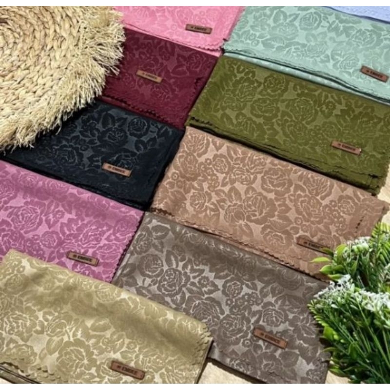 jilbab segi 4 embos hijab segi 4 embos kerudung segi empat embos laser cut bisa pilih warna merah ba