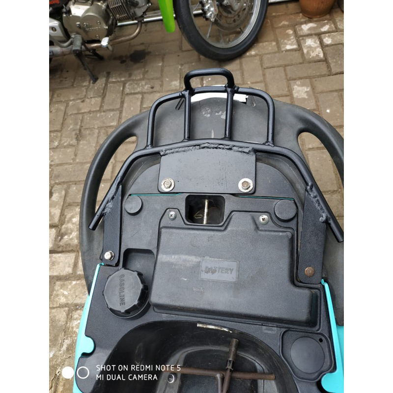 Behel Pendek Piaggio Zip 100cc Jok Italy