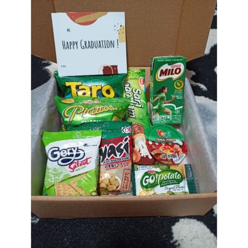 

Snack Box Kado Sidang/Wisuda/Ulang Tahun