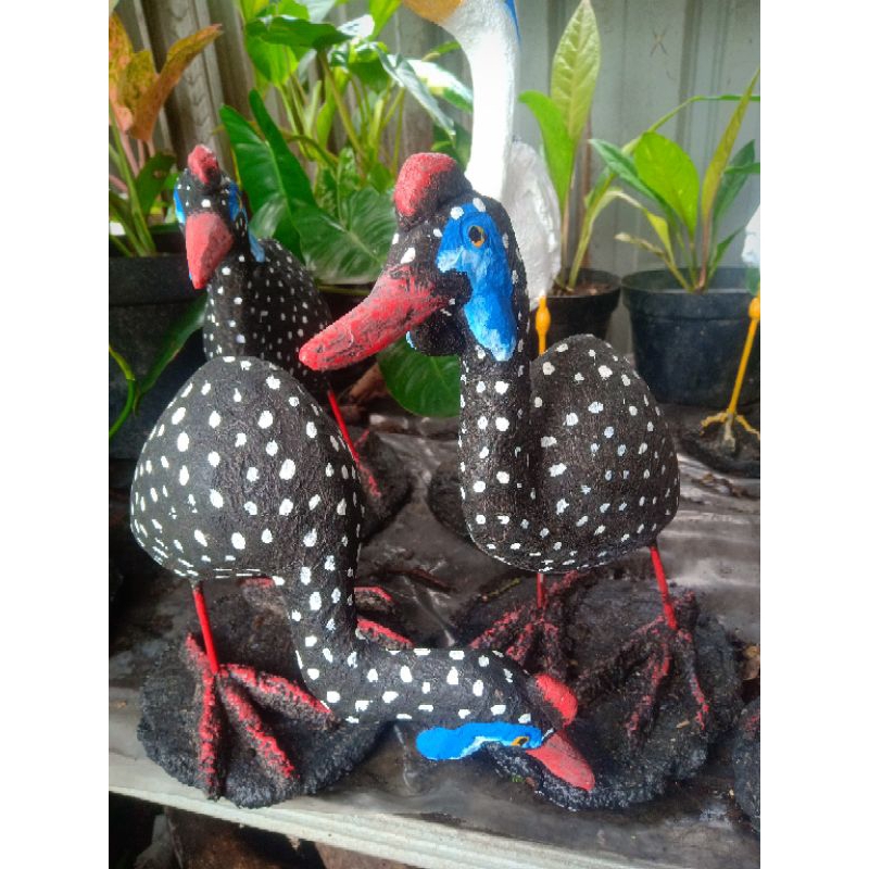 patung ayam mutiara