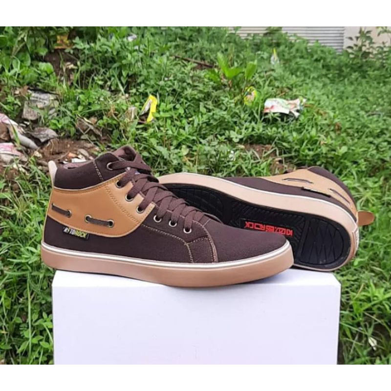 sepatu sneakers pria sepatu sneakers wanita sepatu sneakers terlaris sepatu sneakers murah