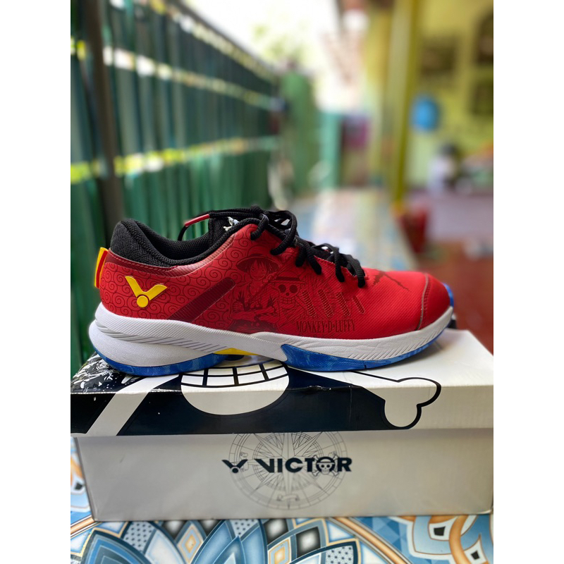 sepatu victor one piece