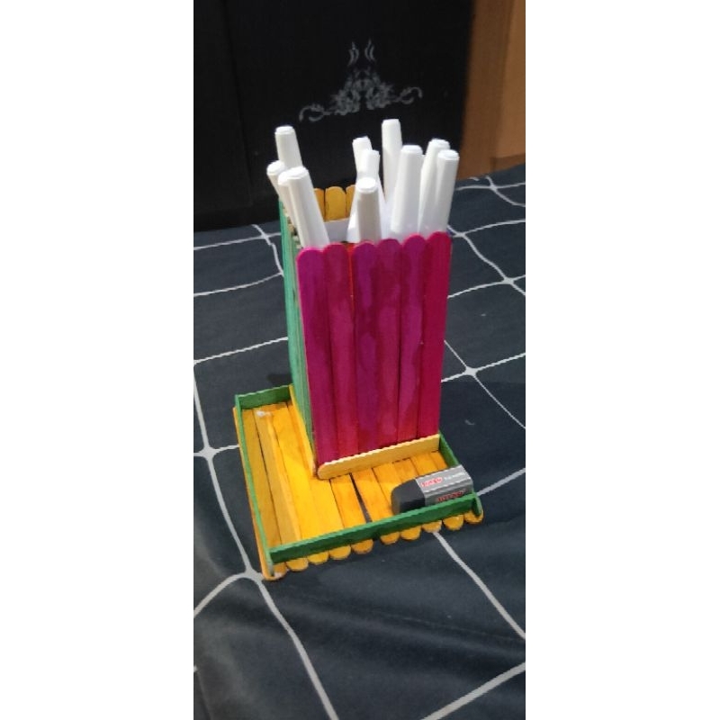 

Tempat pensil untik berbahan stik es crime