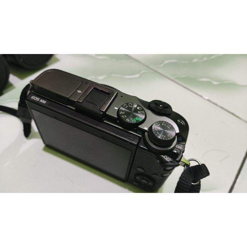 Canon EOS M6 plus lensa kit dan fix