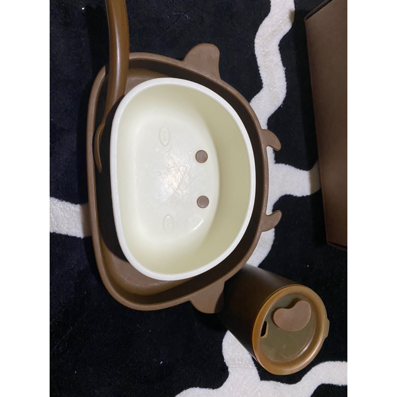 Preloved Mangkok Piring Gelas set Suction merk Auume - Silicone Cow Baby Plate Set second bekas