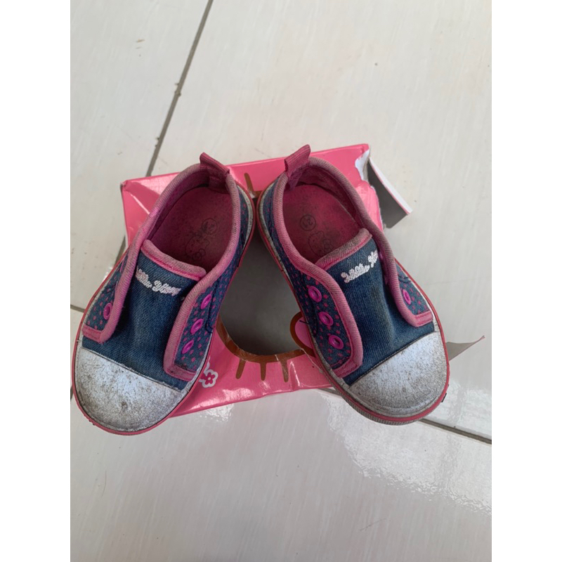 Sepatu bayi sanrio hello kitty
