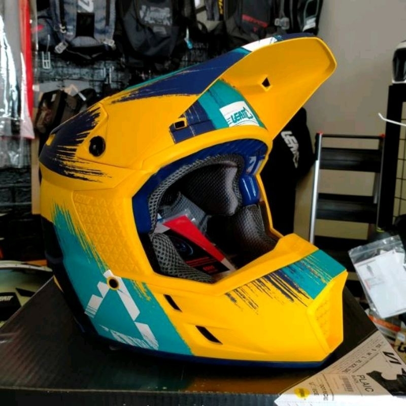 HELM LEATT MOTO 3.5
