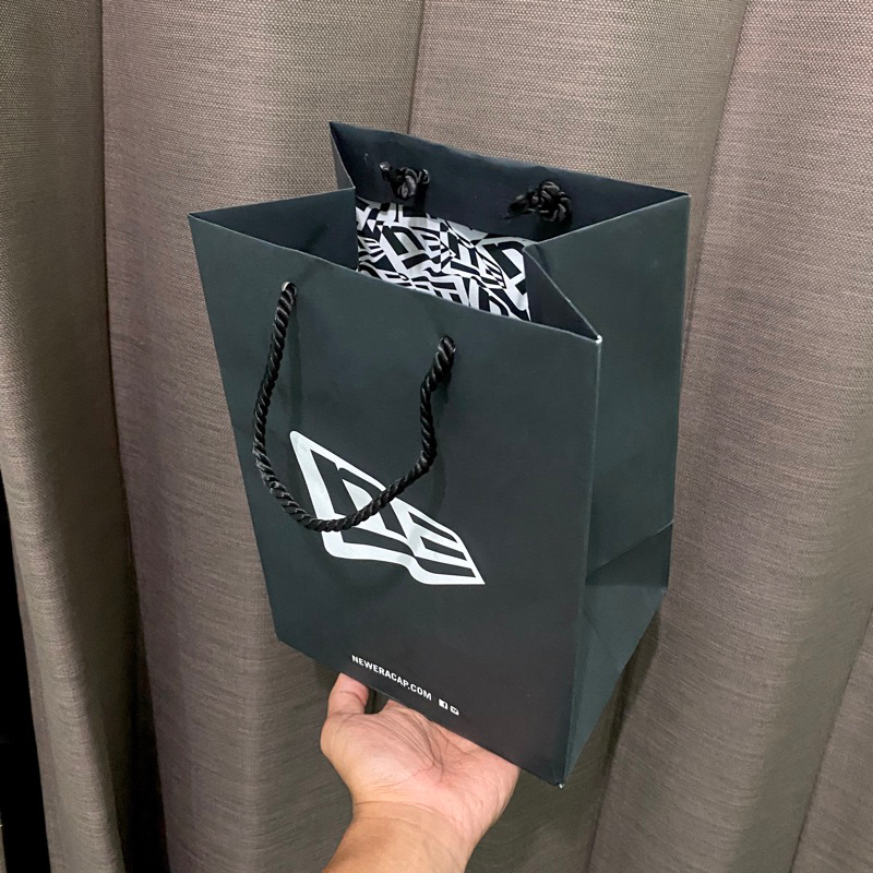 

Not For Sale (Harus dengan pembelian topi) Paperbag New Era Orignal Store