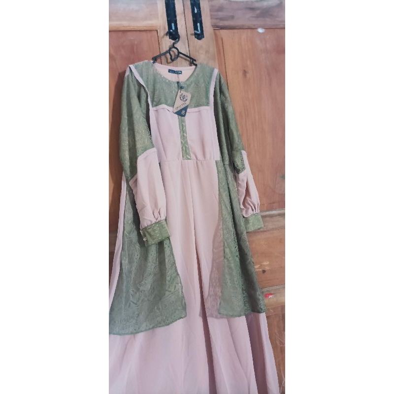 gamis Zhafira brukat sage dan abu