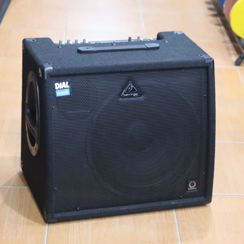 Behringer KXD15 - Amplifer Keyboard