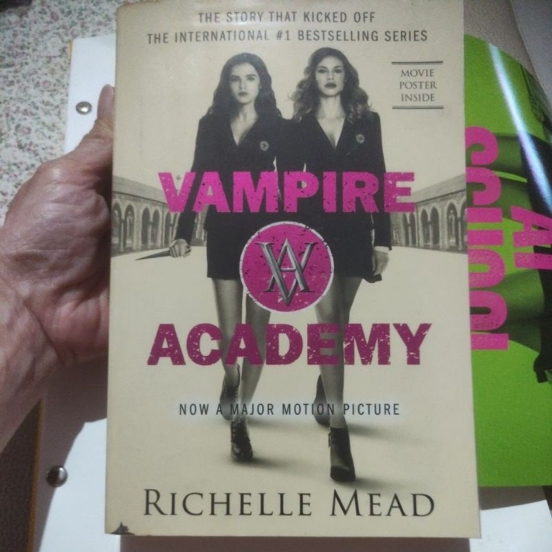 novel VAMPIRE ACADEMY RICHELLE MEAD