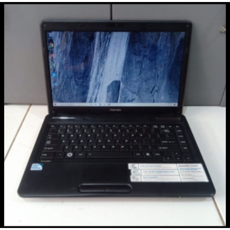 READY  LAPTOP TOSHIBA BERKELAS SECOND BEKAS TOSHIBA SATELLITE C640 INTEL PENTIUM P-6100