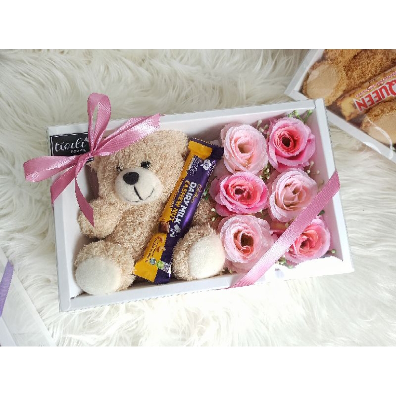 

hampers boneka / kado ulangtahun / kado wisuda