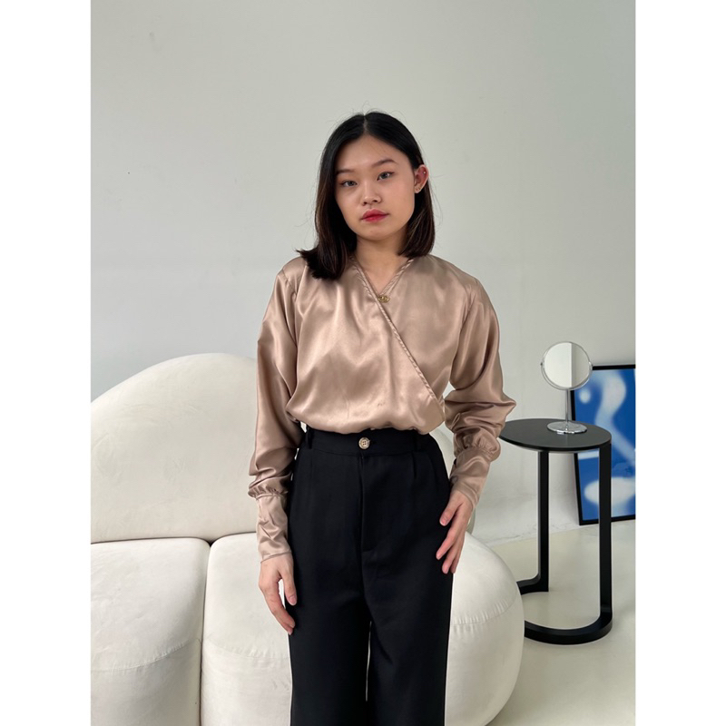 Lota Satin Top/Blouse Satin