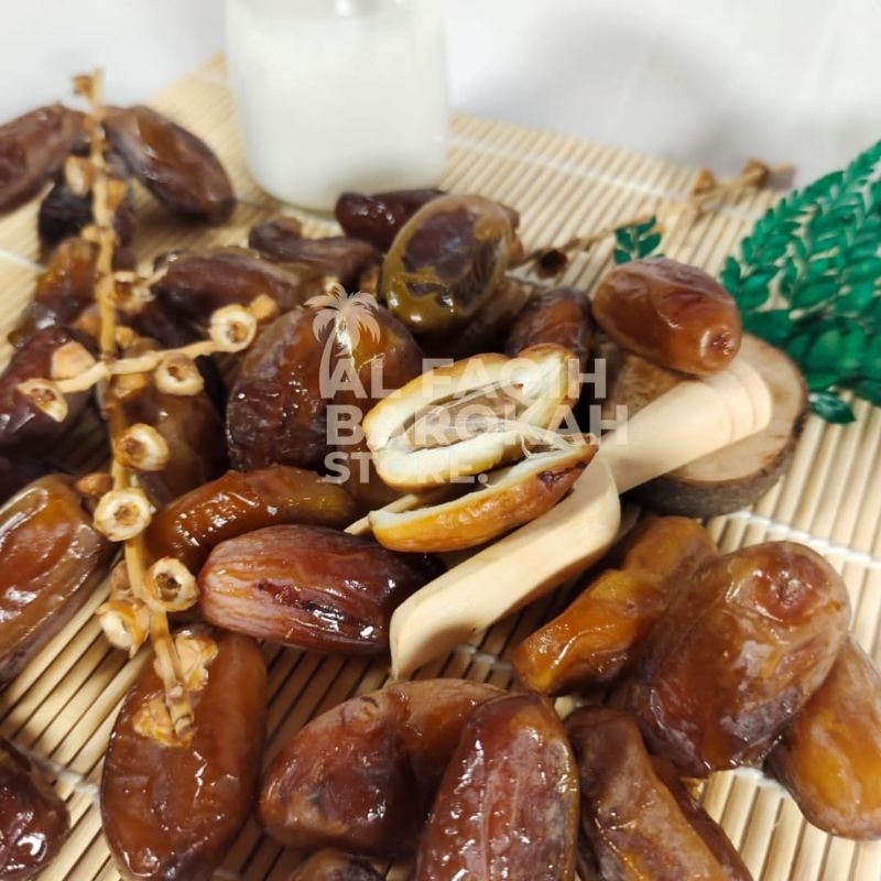 

Kurma Tunisia Tangkai Fresh