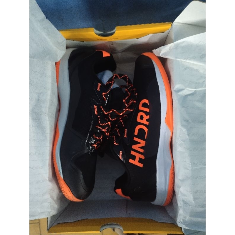 SEPATU BADMINTON HUNDRED