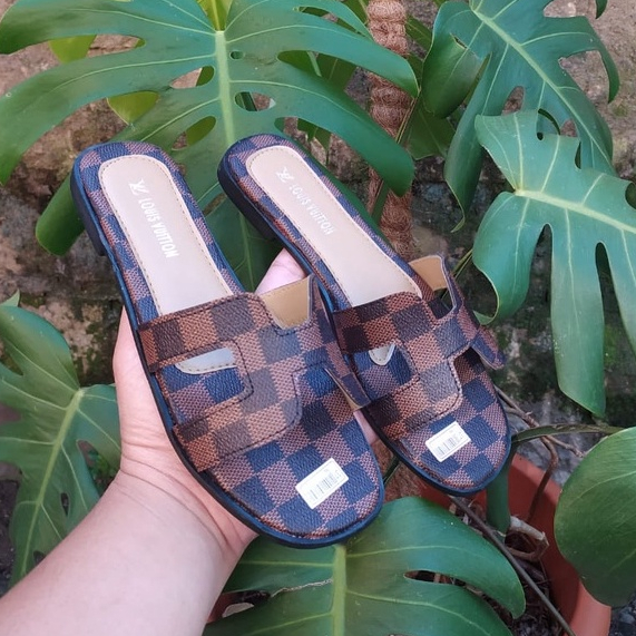 Sandal Wanita LV H slop Slip On Remaja Kekinian / Sendal Teplek Selop Flip Flop PerempuanSANDAL TEPLEK WANITA MOTIF KOTAK/SANDAL TEPLEK KEKINIAN/SANDAL SLIP ON/SANDAL WANITA TERBARU/SANDAL TEPLEK LV