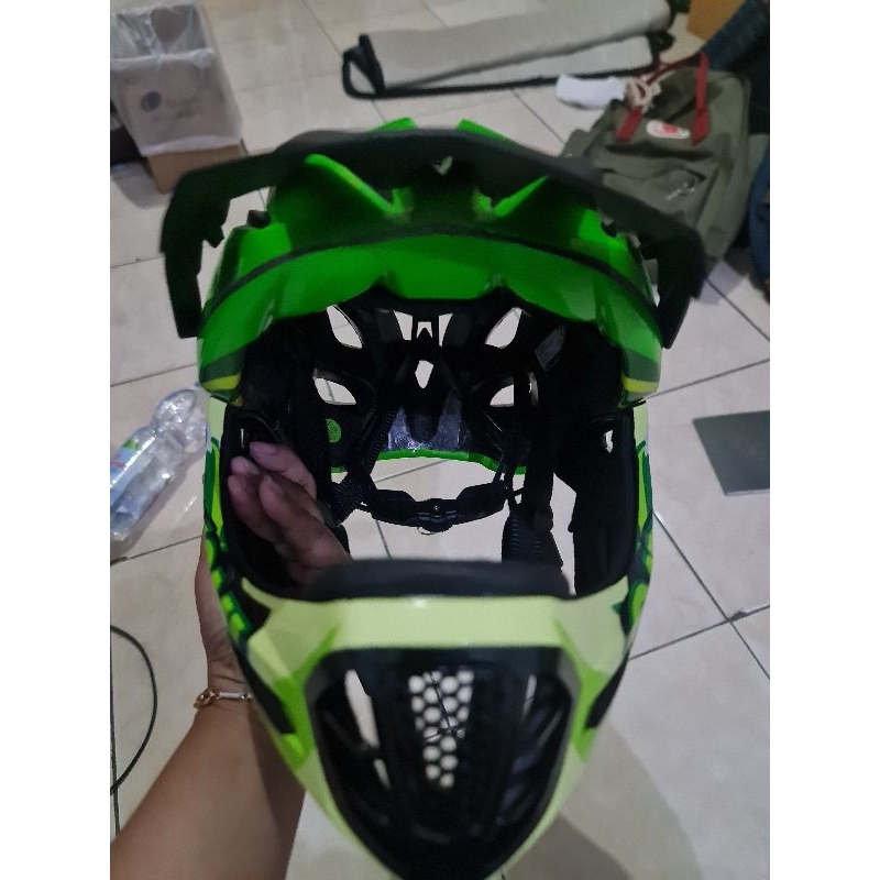 helm fullface modullar anak untuk pushbike,motor trail merk catuoni sz S