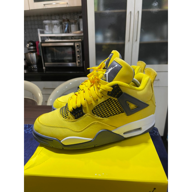 PRELOVED NIKE AIR JORDAN 4 Retro Lightning 2021 US 9 / Sepatu Nike Preloved / Sepatu Air Jordan