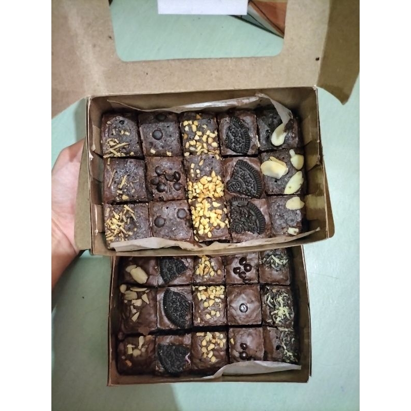 

FUDGY BROWNIES ISI ( 15 POTONG ) ENAK NIKMAT PANGGANG