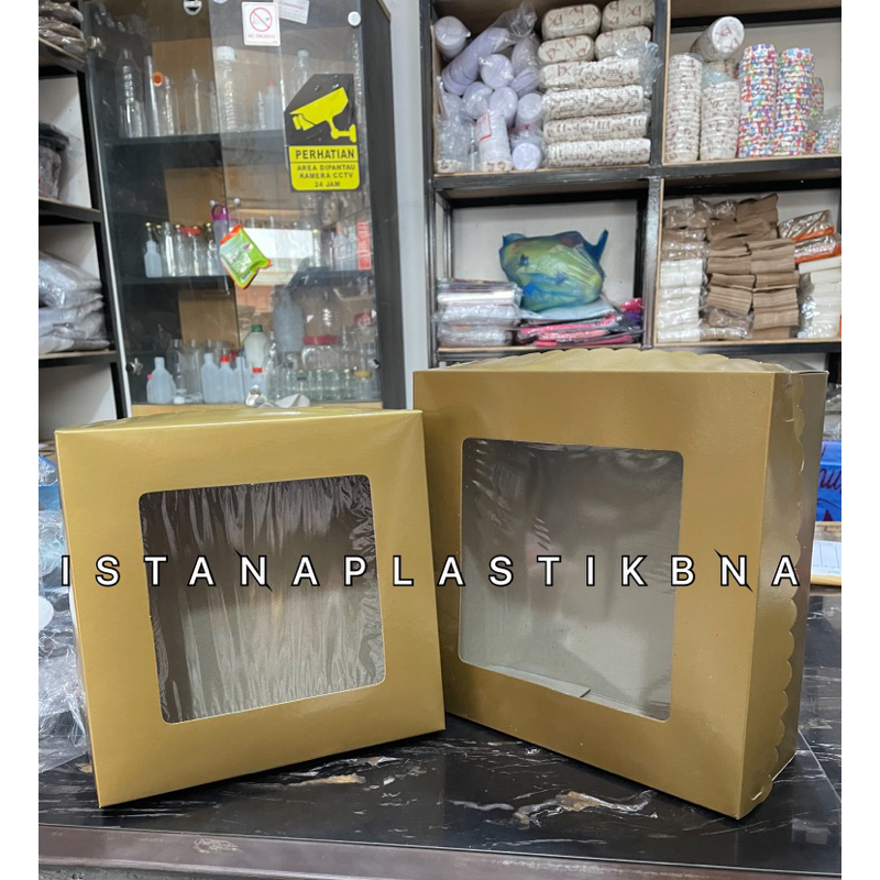 

KOTAK KUE EMAS 22/25/30 cm (5 Lembar)