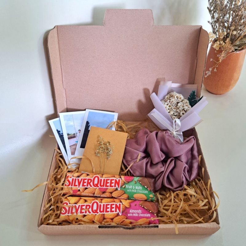 SNACK BOX / GIFT BOX / HAMPERS BIRTHDAY/ULANG TAHUN WISUDA KOMPRE ANNIVERSARY GIFT CUSTOM