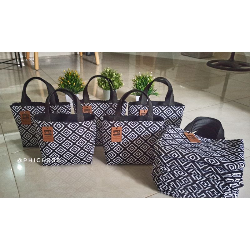 Totebag Mini Kanvas Motif / Souvenir