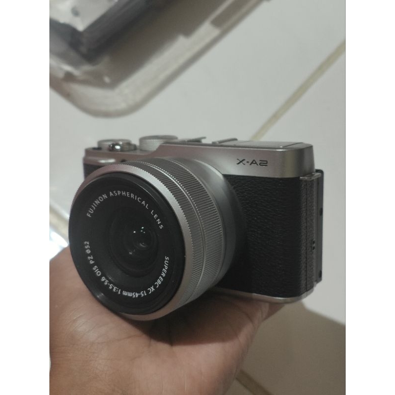 Camera Kamera Mirrorless Fujifilm XA2 Lensa 15-45mm Hitam Silver Murah