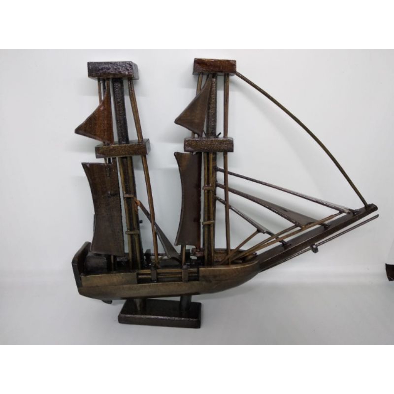 Miniatur Kapal Kayu