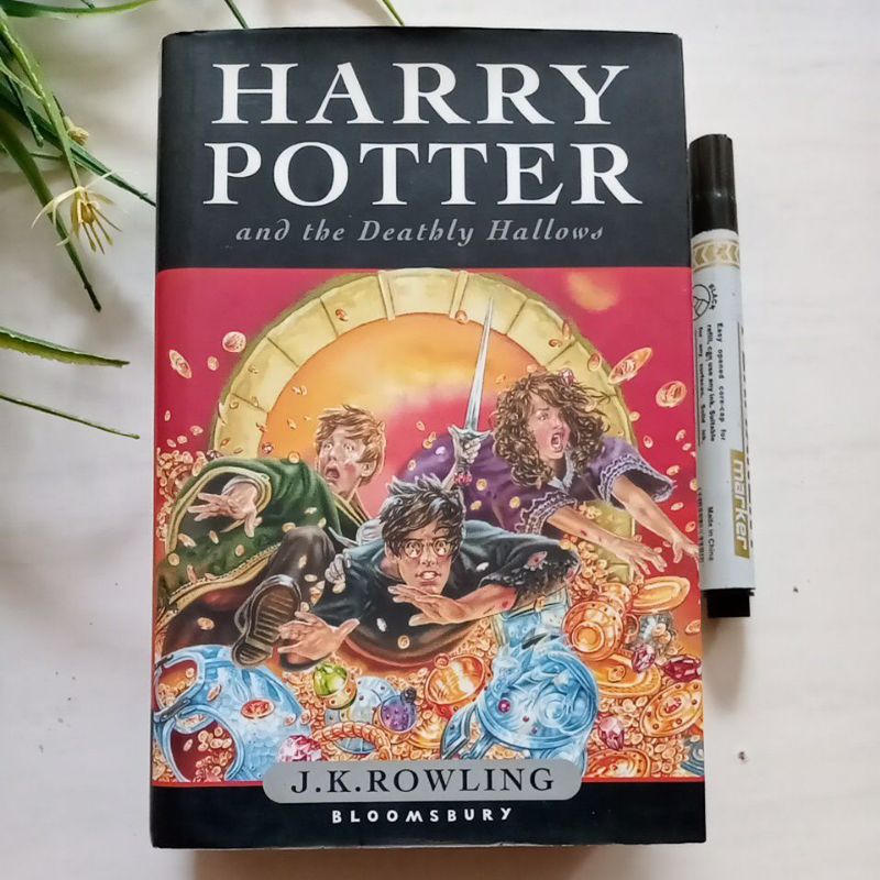 novel harry potter and the deathly hallows JK Rowling bekas