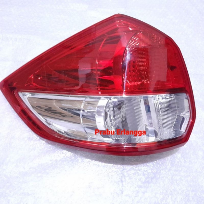lampu belakang ertiga