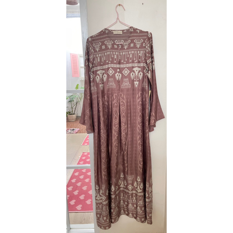 preloved - kambera dress wearing klamby