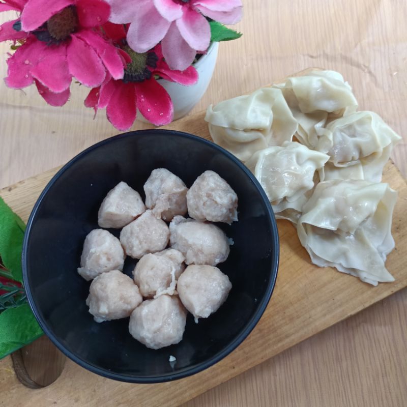 

PANGSIT Mix BASO (Free Bumbu Kuah Baso)