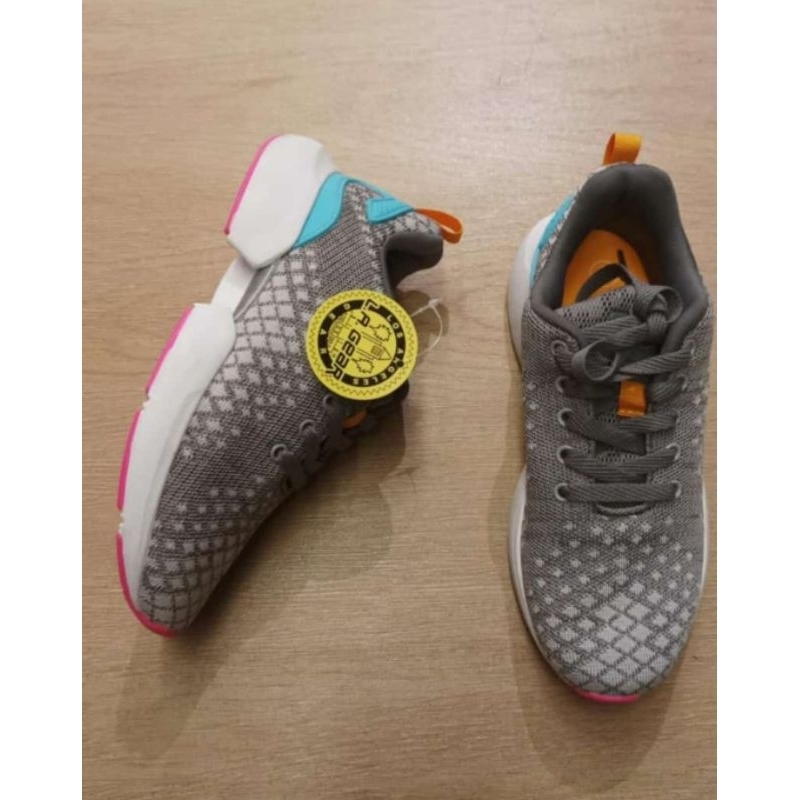 SEPATU SNEAKERS LA GEAR  BY PAYLESS