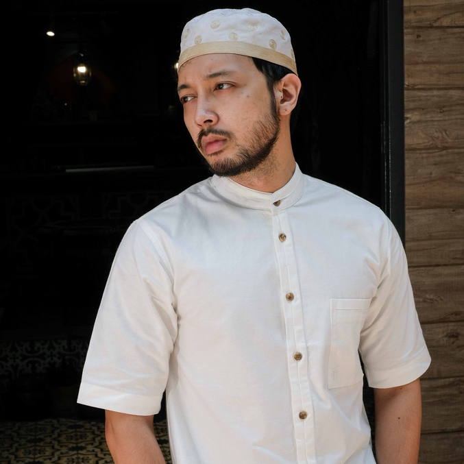 BILAL BW Big Size by KAUM ADAM - Kemeja koko modern bahan premium lengan pendek warna putih broken w
