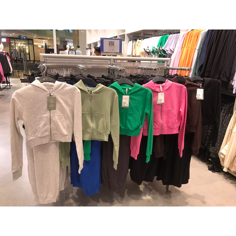 [ JASTIP ] Sweater Wanita Zipper Kupluk CropTop H&M