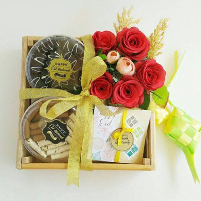 

Parcel Paket Lebaran Bunga Rose Kue Kurma