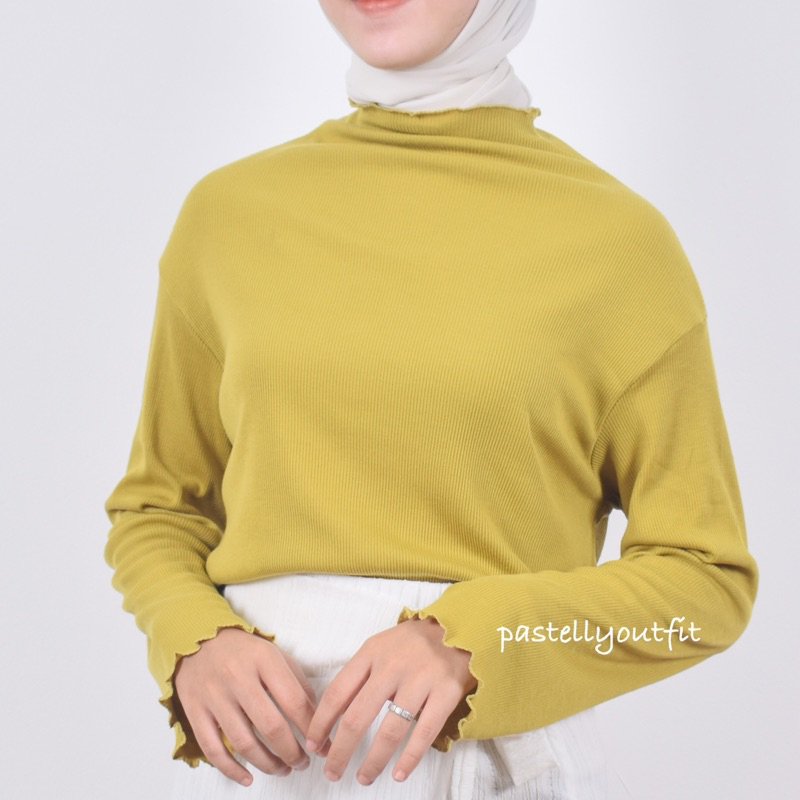 Inner Longsleeve Ruffle Turtleneck Rib Lengan Panjang Wanita