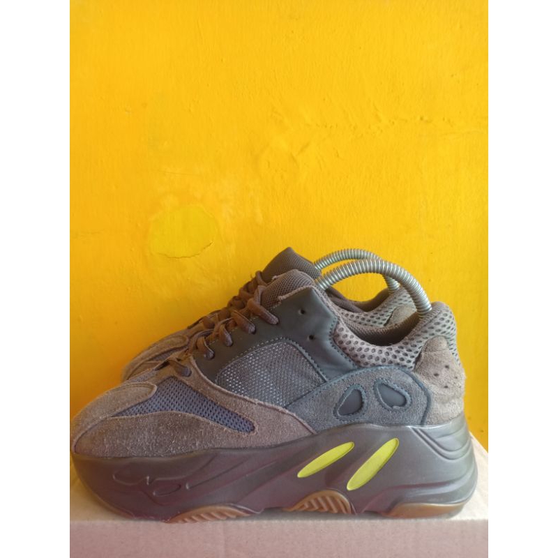 Adidas Yeezy 700 Mauve