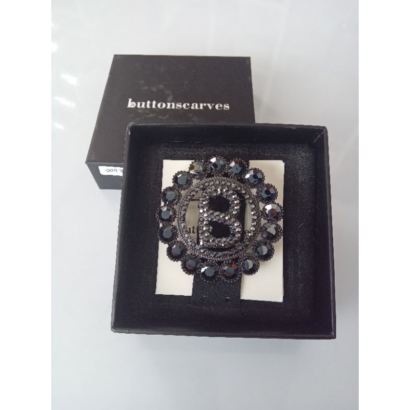 Buttonscarves SARA HEMATITE brooch