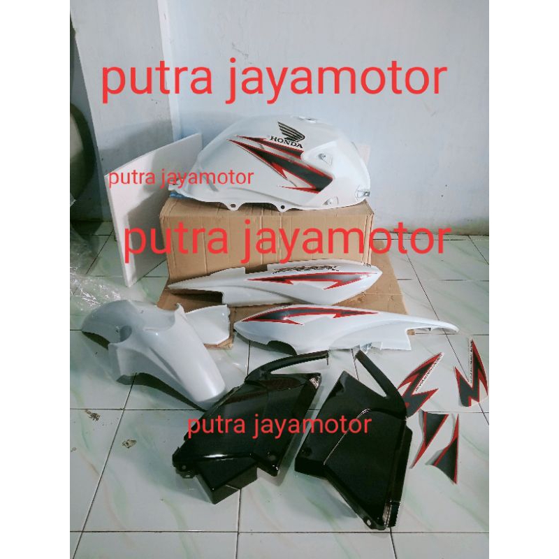 cover body bodiset fullset Tiger Revo warna albino/putih set stiker